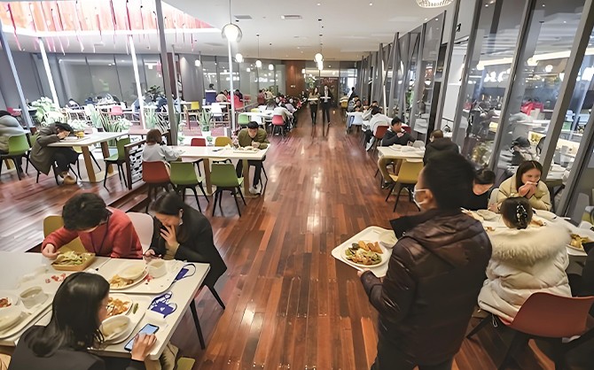工地食堂承包服務(wù)，保障工人們健康飲食的需求